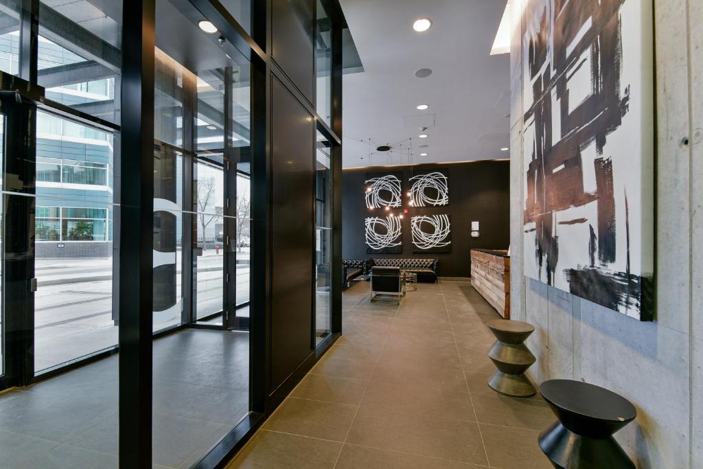 Luxury skyline condo in downtown FREE 24/7 parking photo 2
