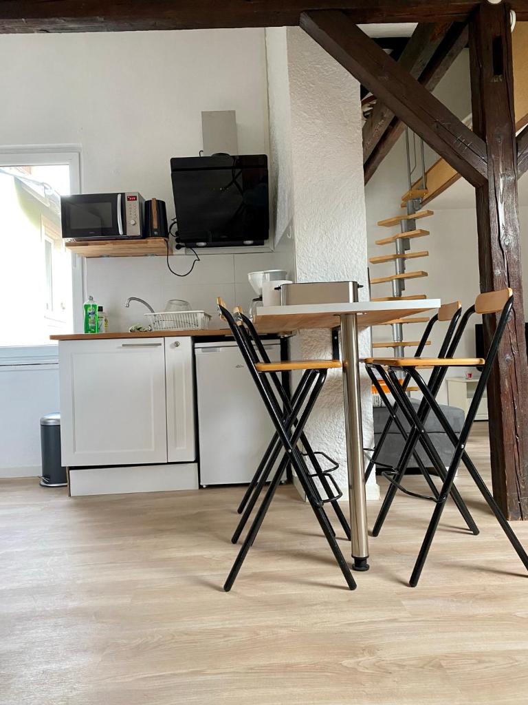 Authentic Loft - 10 min to the city center photo 3