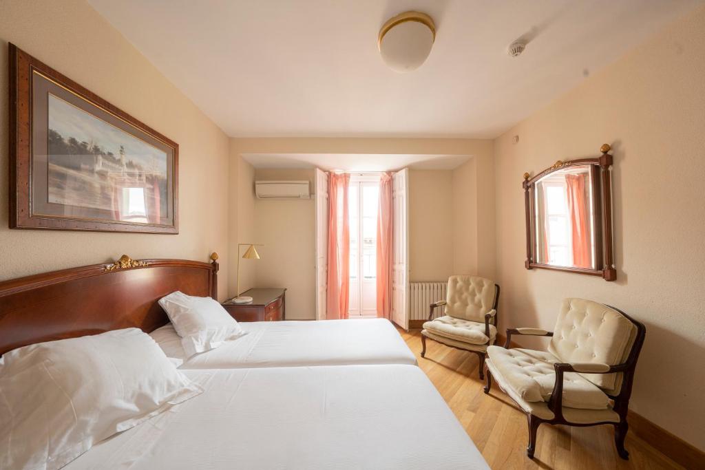 Hotel Miranda & Suizo - Tap to explore photos