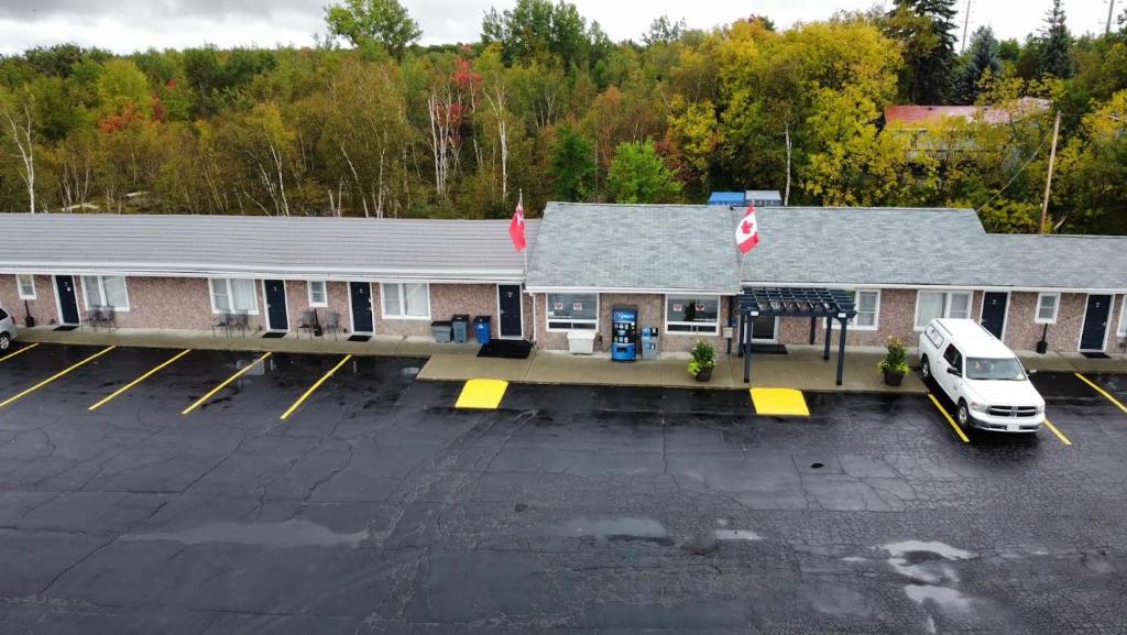 Moonlight Inn and Suites Sudbury photo 2