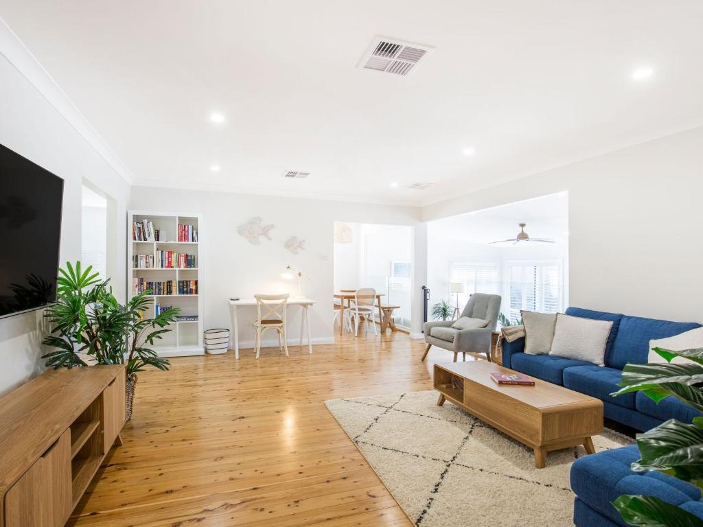 Fintry Beach House Pet Friendly 5 Mins Walk to Beach photo 1