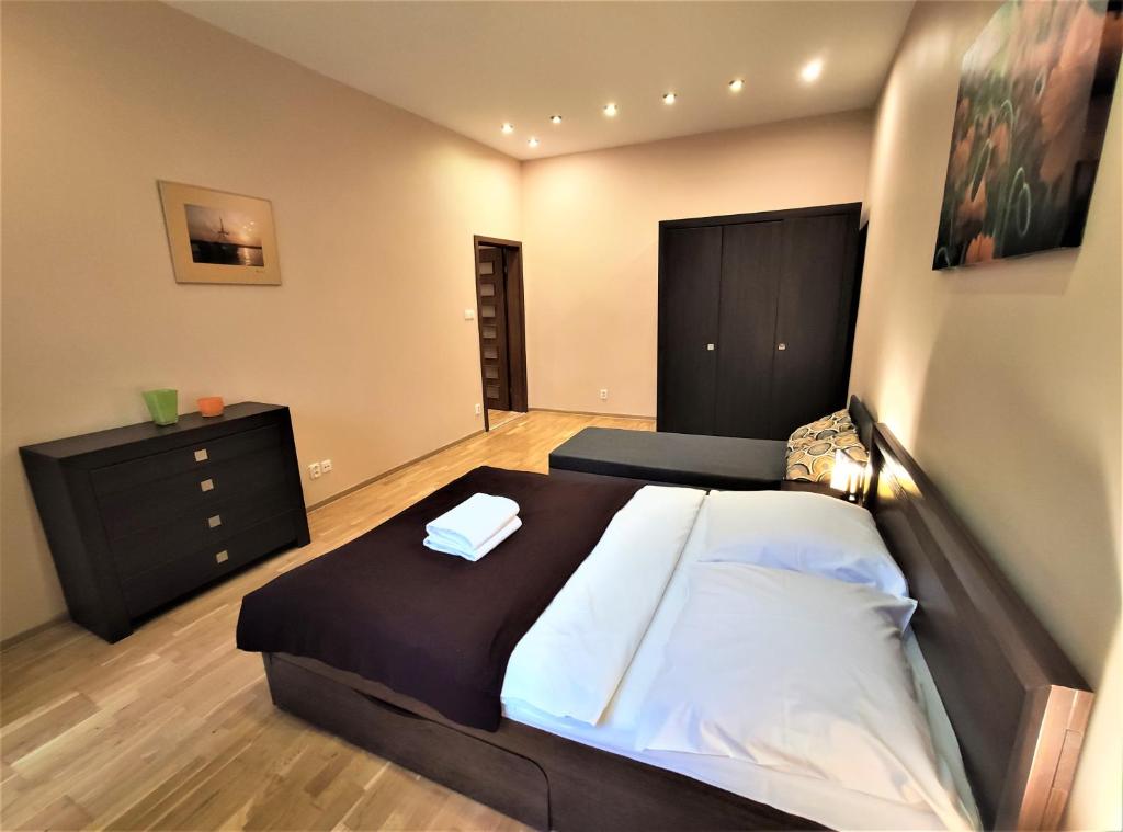 Abak Krakow Apartment - Tap to explore photos