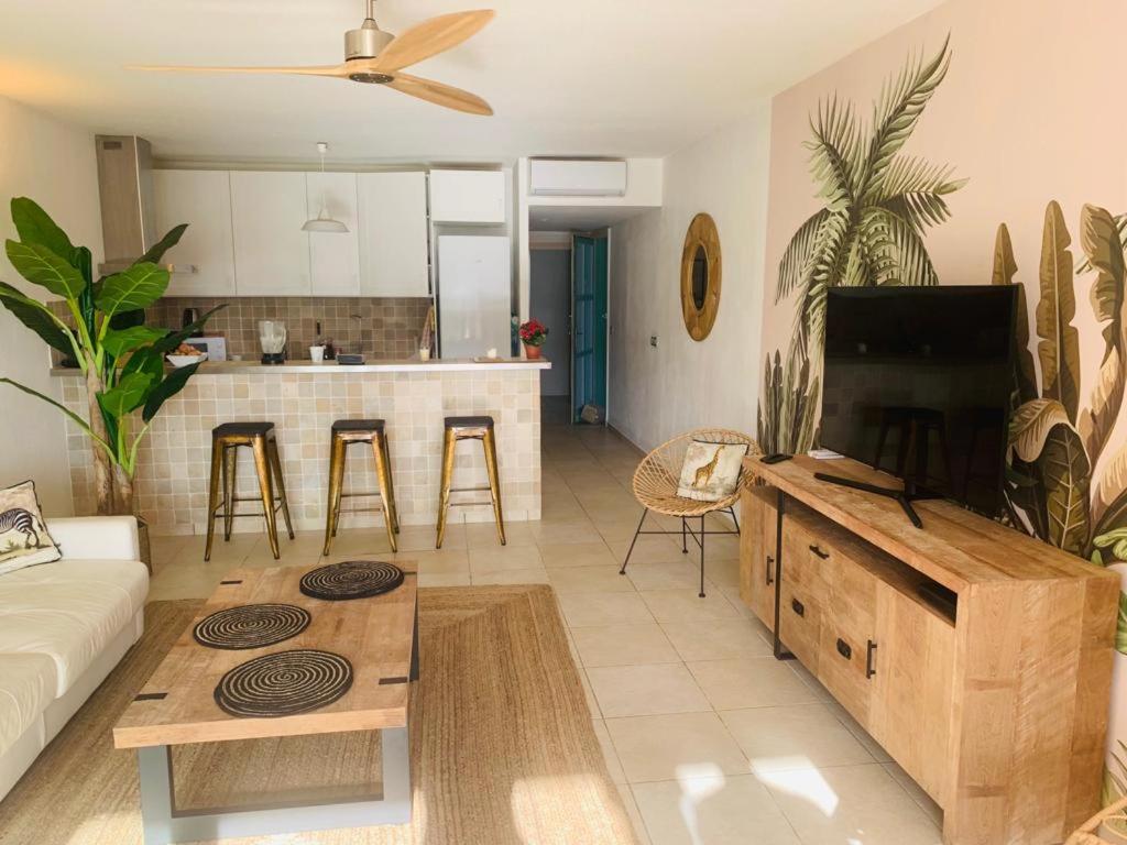 Sea Front Apartment Orient Bay photo 1