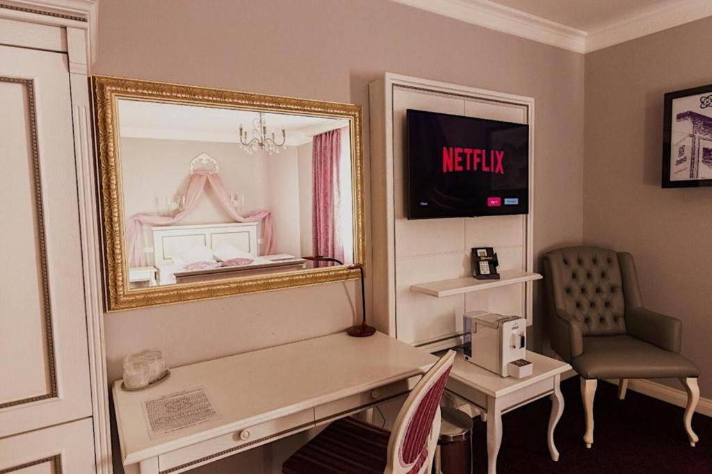 4Cardinal's Hotel Boutique photo 2