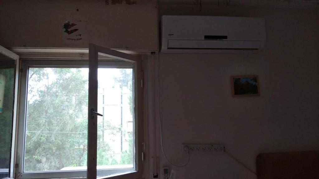 Private room near the Airport for amazing people photo 3