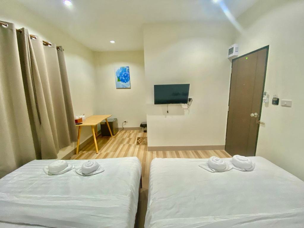 โรงแรมบ้านหมอบิวแก่งคุดคู้ Room Type - Deluxe Quadruple Room