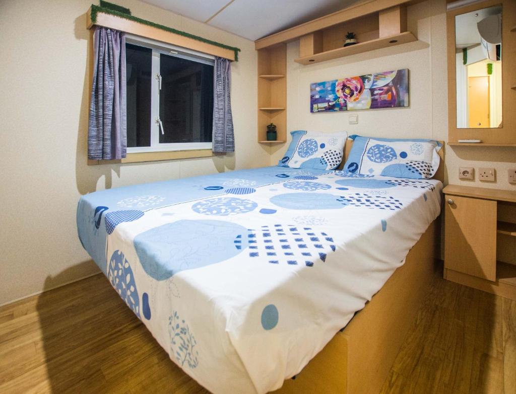 Waterfront 2 Bedroom MobilHome photo 4