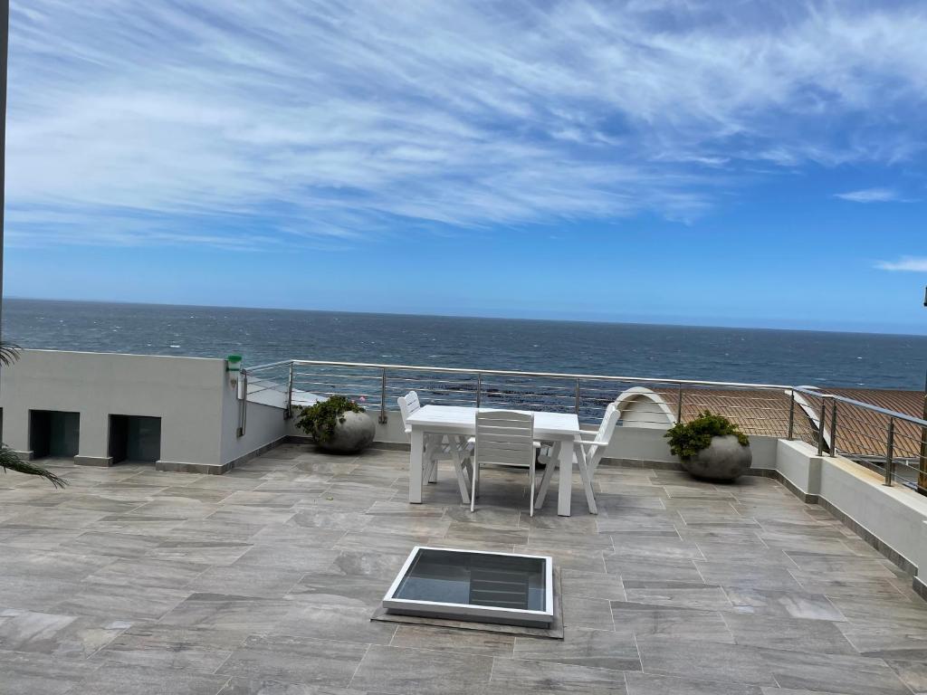 Vermont Hermanus - views, sunny, right on the sea photo 1