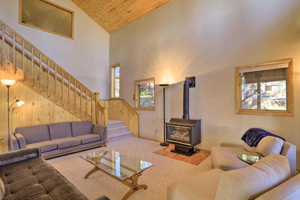 Scenic Mountain Hideout with Community Perks! photo 2