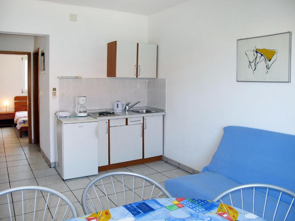 Apartment Andrea - RAB101 by Interhome photo 3