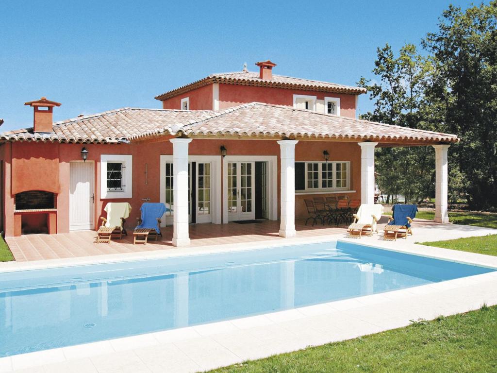 Holiday Home Hameaux de la Calade V68I by Interhome