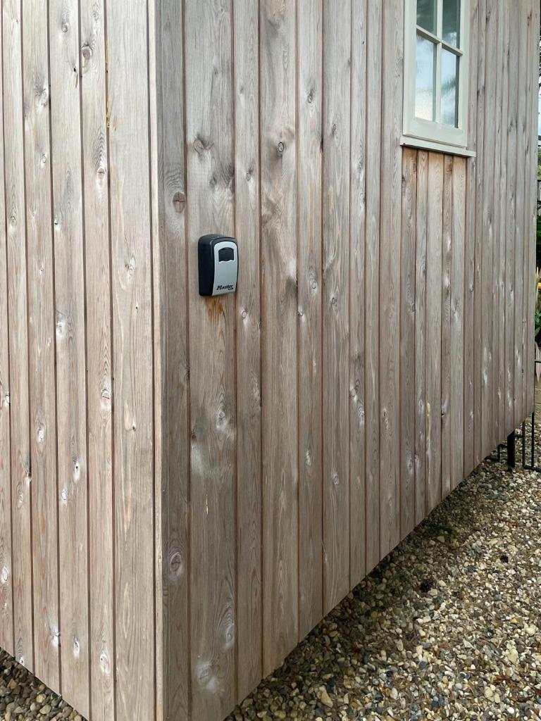 Piano Forte - delightful rural shepherd hut retreat & hot tub available - Tap to explore photos