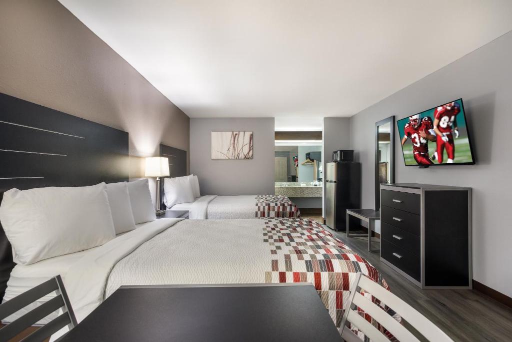 Red Roof Inn & Suites Athens, AL image