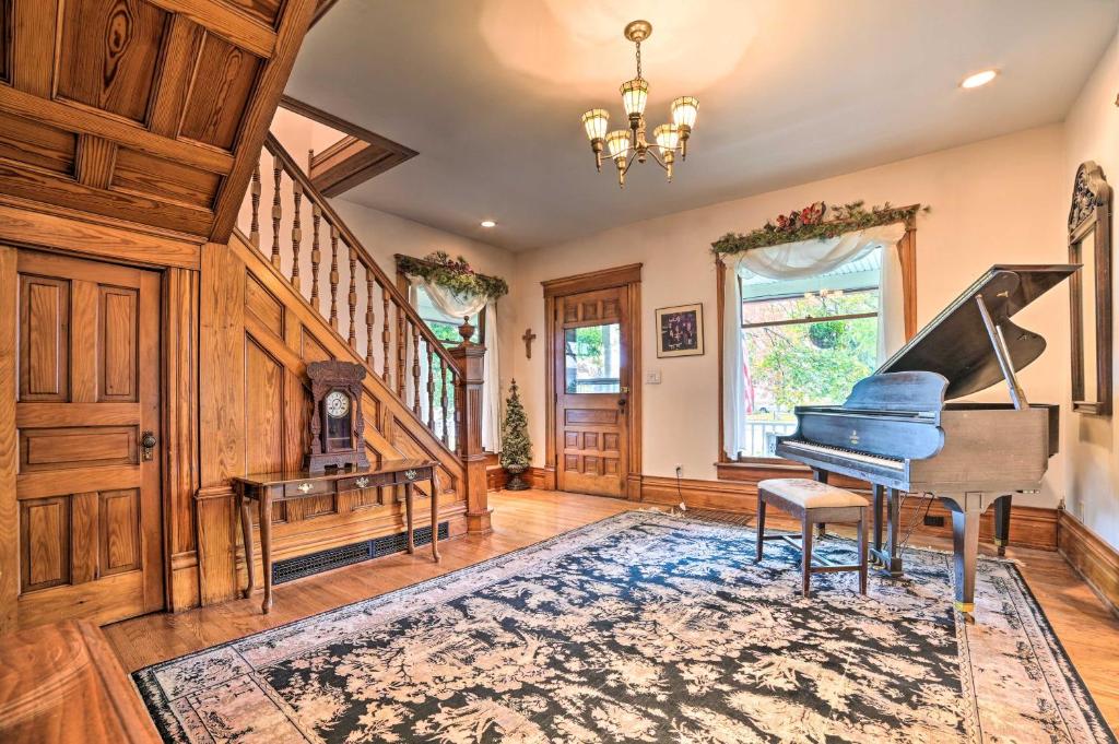 Historic Gaylord Home in Heart of Downtown! photo 1