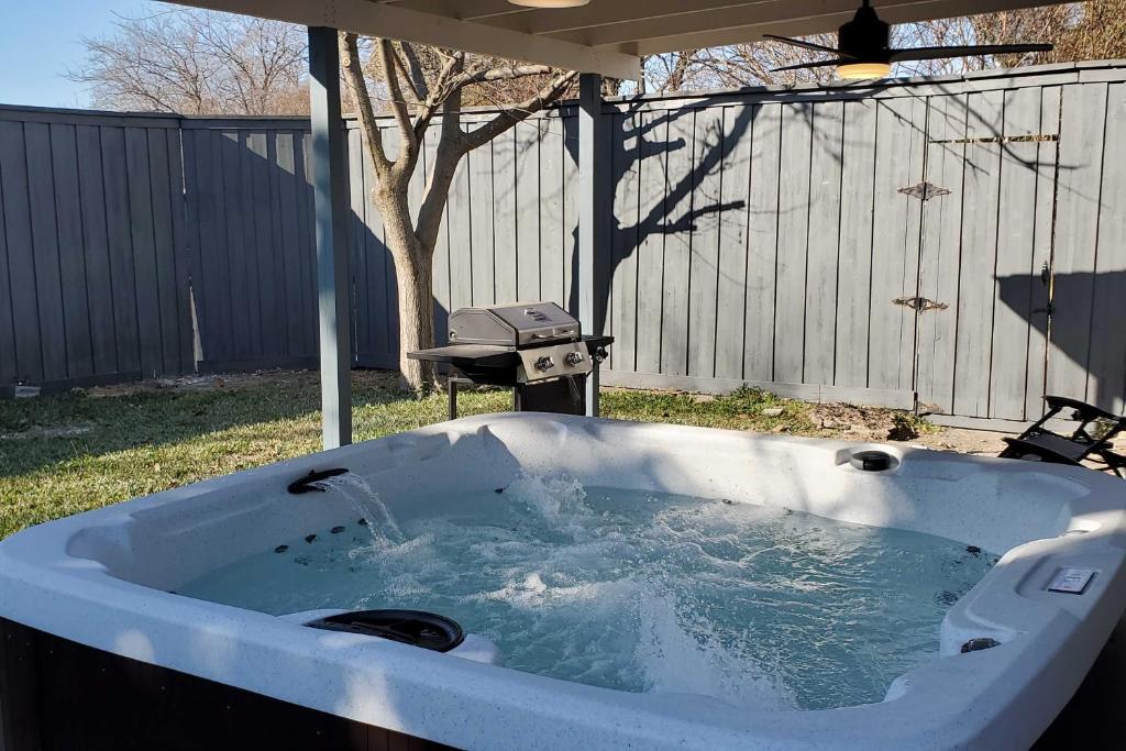 Lovely Richardson Home with Hot Tub Near Dallas! photo 2