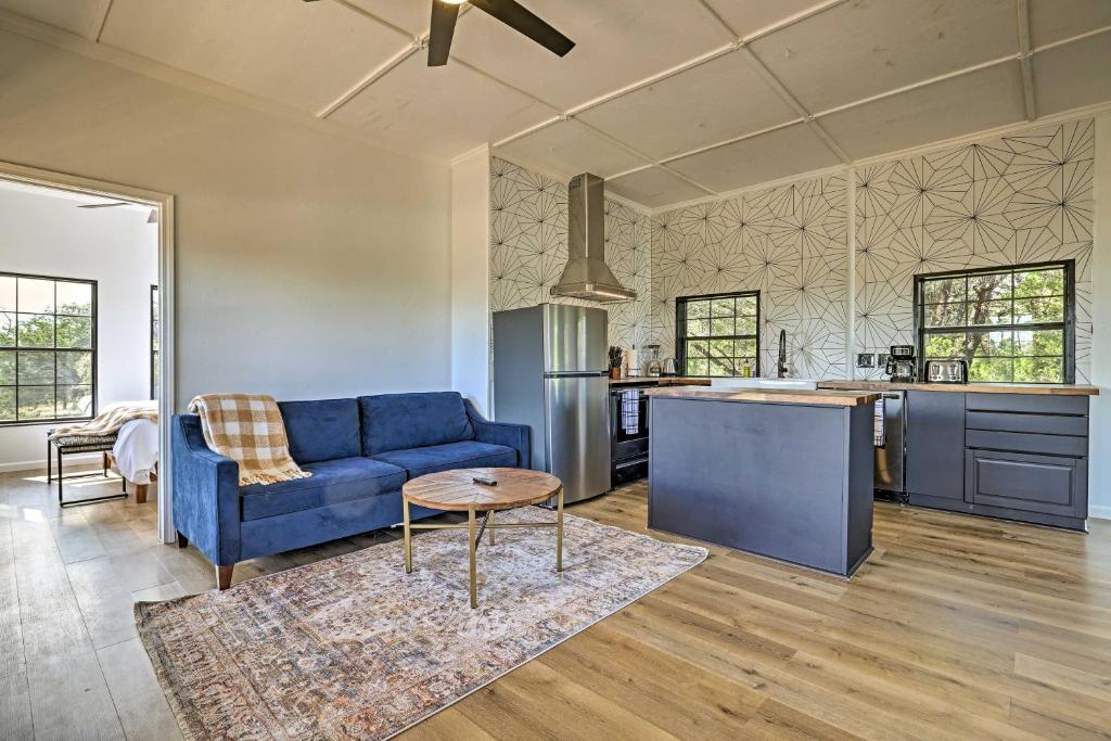Chic Fredericksburg Retreat - Near Wineries!