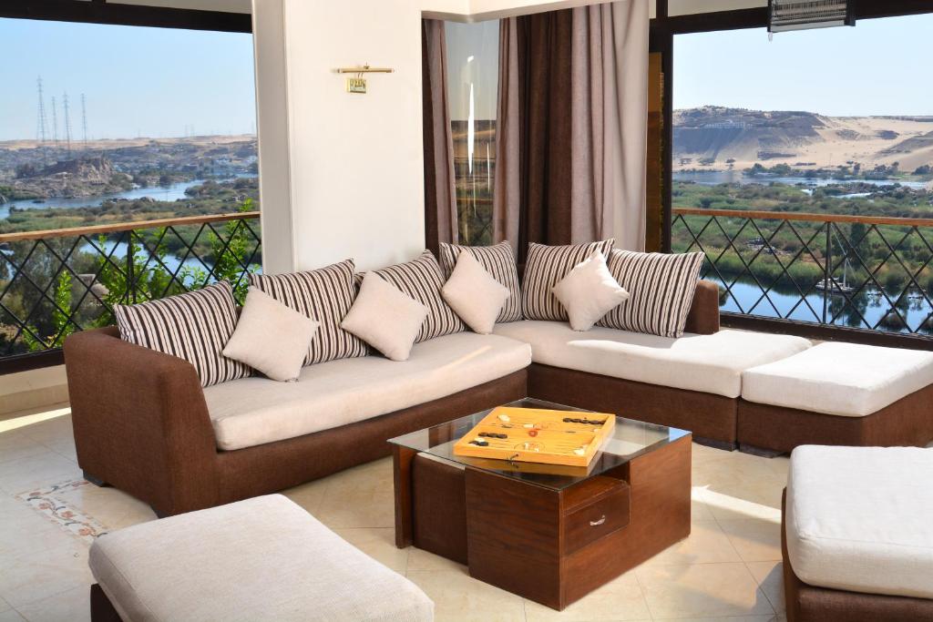 ASWAN NILE PALACE (swimming pool-rooftop-Nile view) photo 2