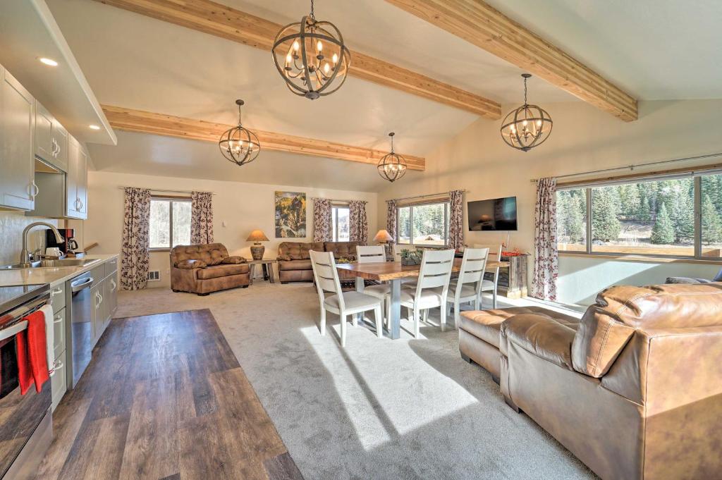 Contemporary Home Along Ourays River Walk! photo 3