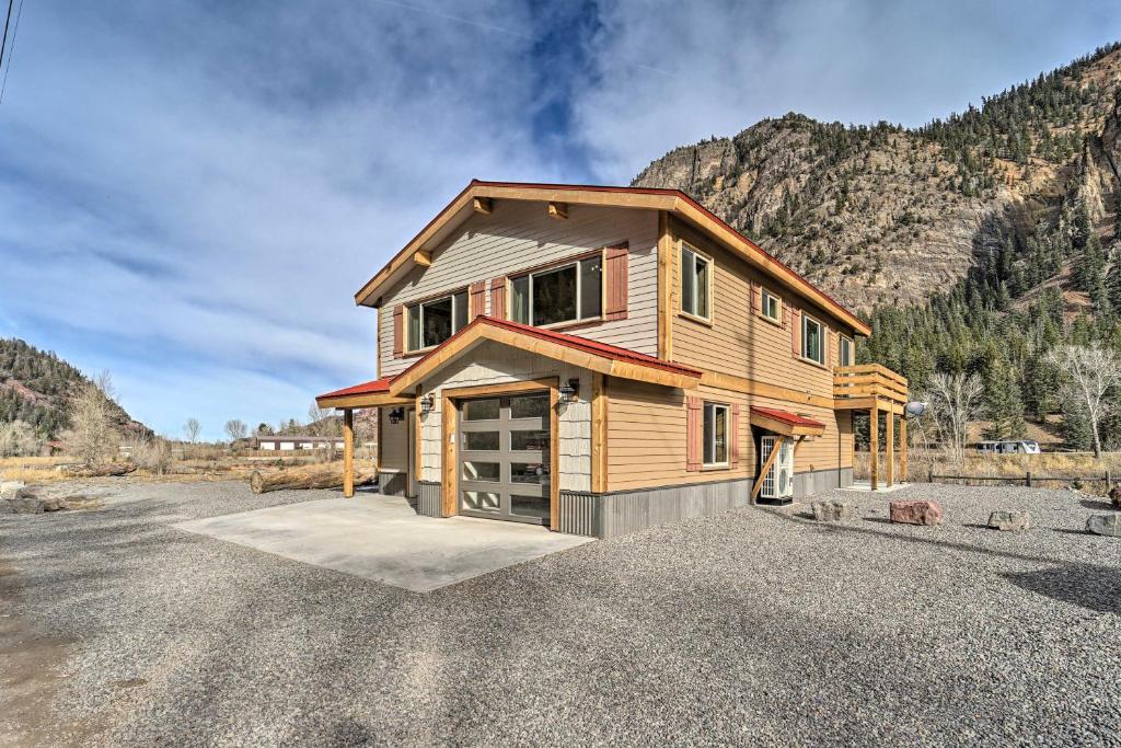 Contemporary Home Along Ourays River Walk! photo 2