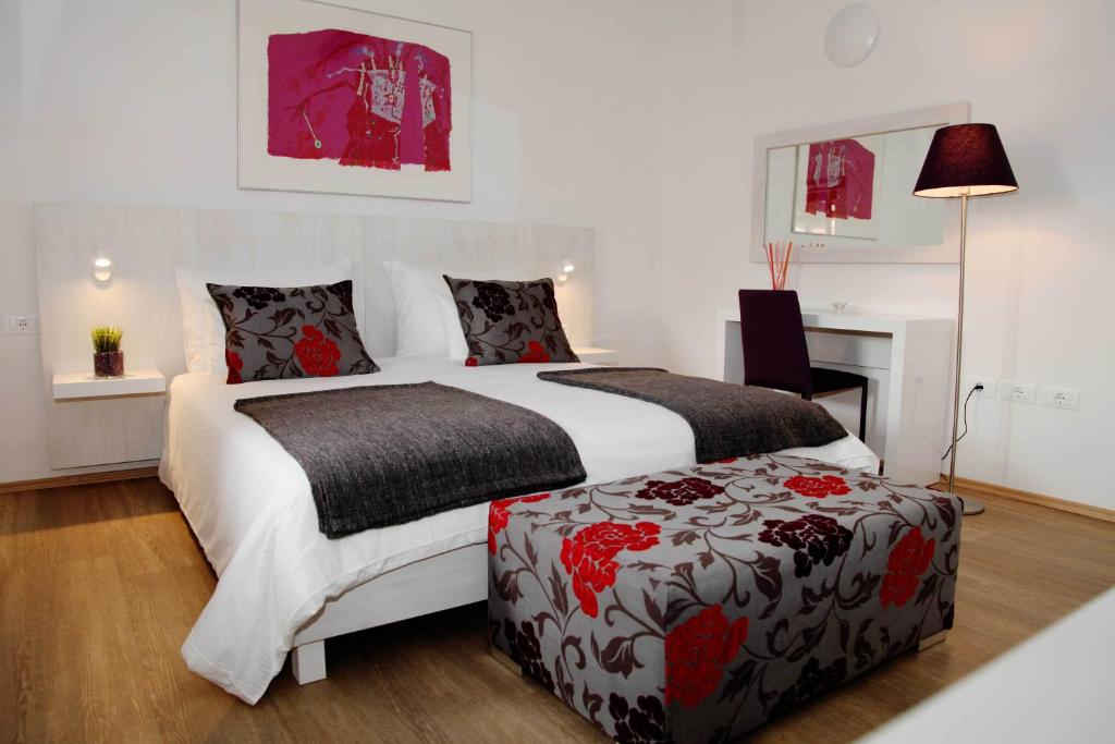 Dvor Hotel