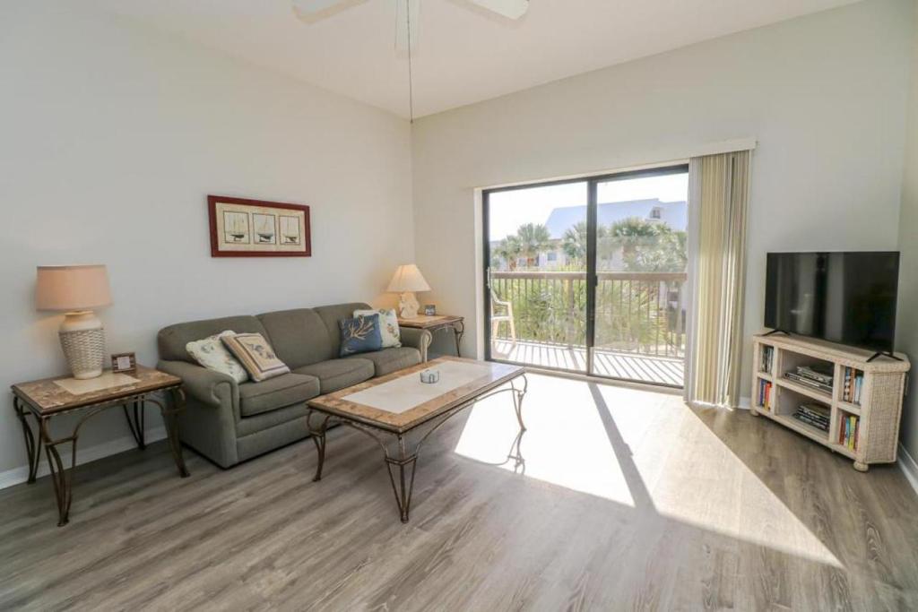 Ocean Village Club Q33 image