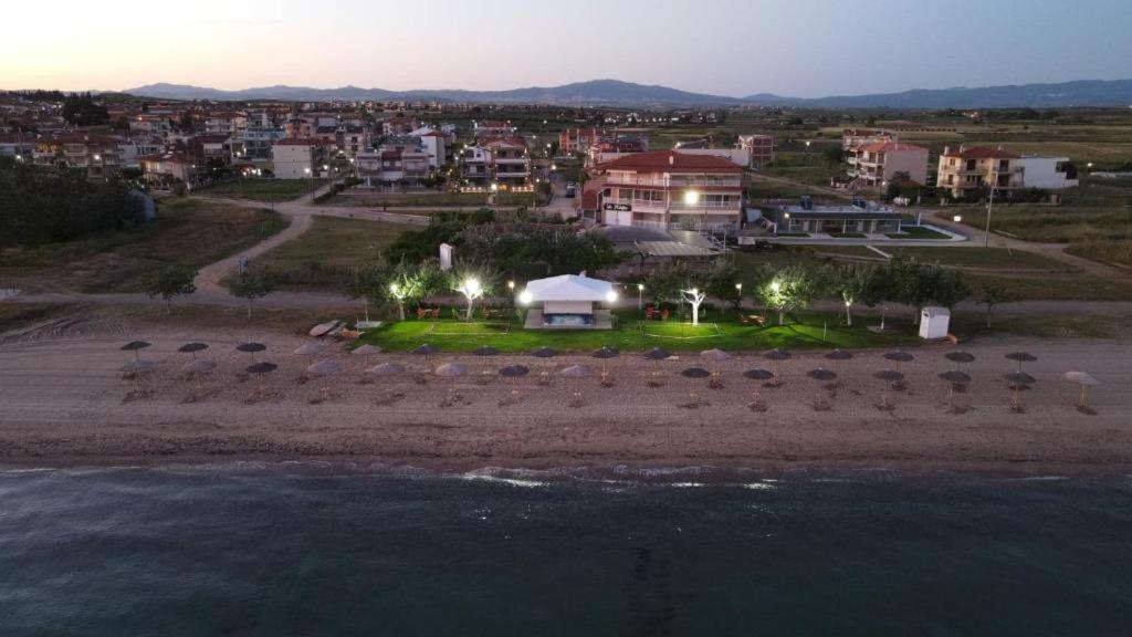 La Plage BeachFront Luxury Living photo 1