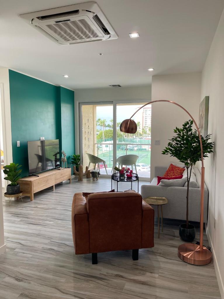 Luxury Ocean view Condo @ Aruba’s Palm Beach photo 1
