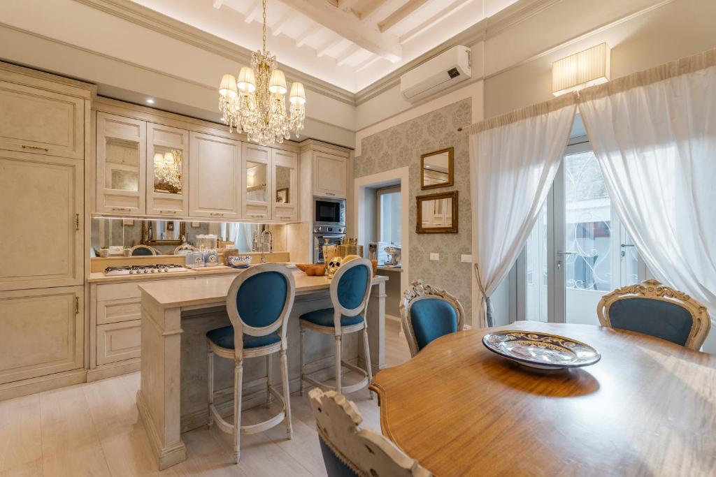 Residenza del Corso, Splendido attico di pregio con terrazza in centro città photo 4