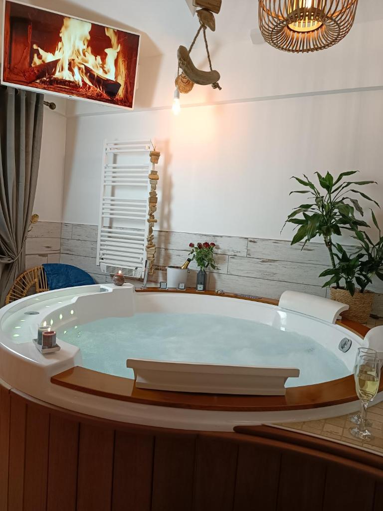 Le Maréchal Duplex - Appartement avec Jacuzzi - CAEN hyper Centre photo 4