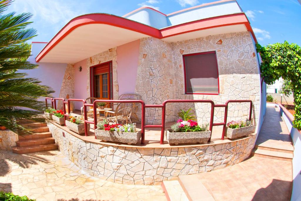 Perrone Apartments photo 2