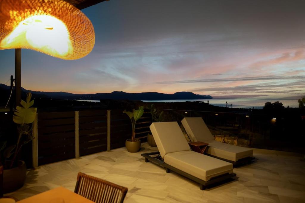 Elegant Roof Deck House with Jacuzzi photo 2