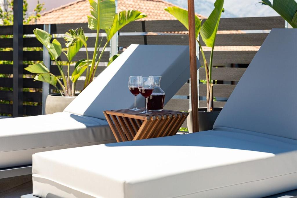 Elegant Roof Deck House with Jacuzzi photo 3