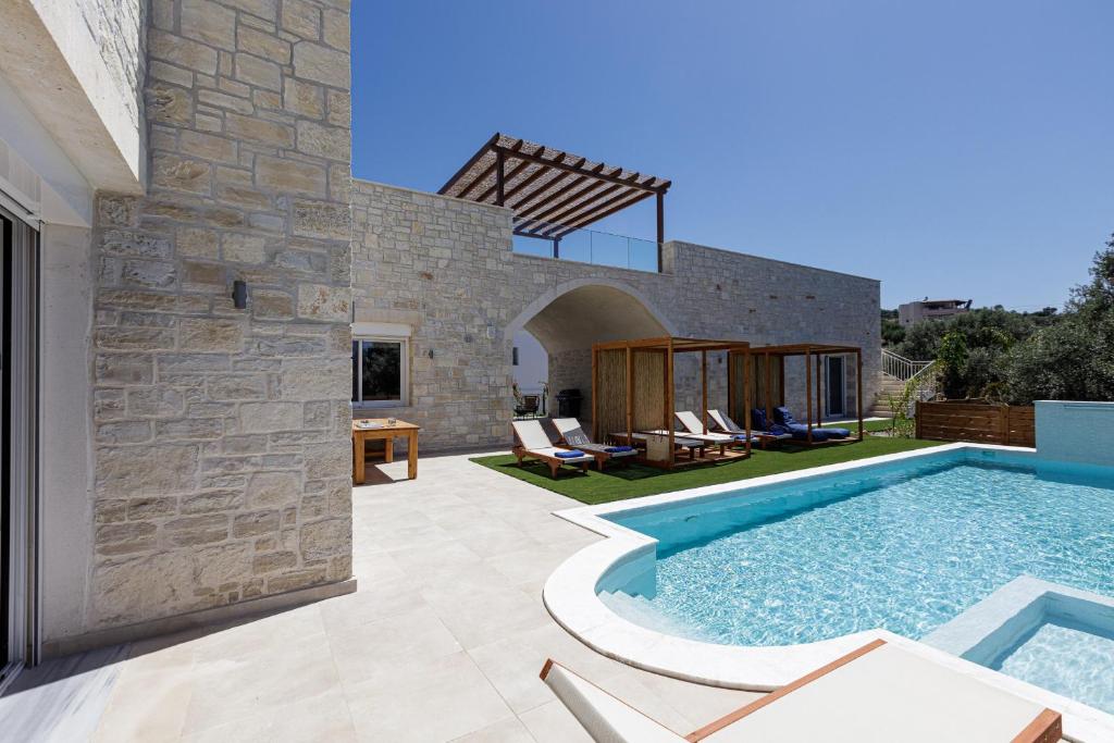 Mandana Villa - With Private Pool & Jacuzzi photo 2