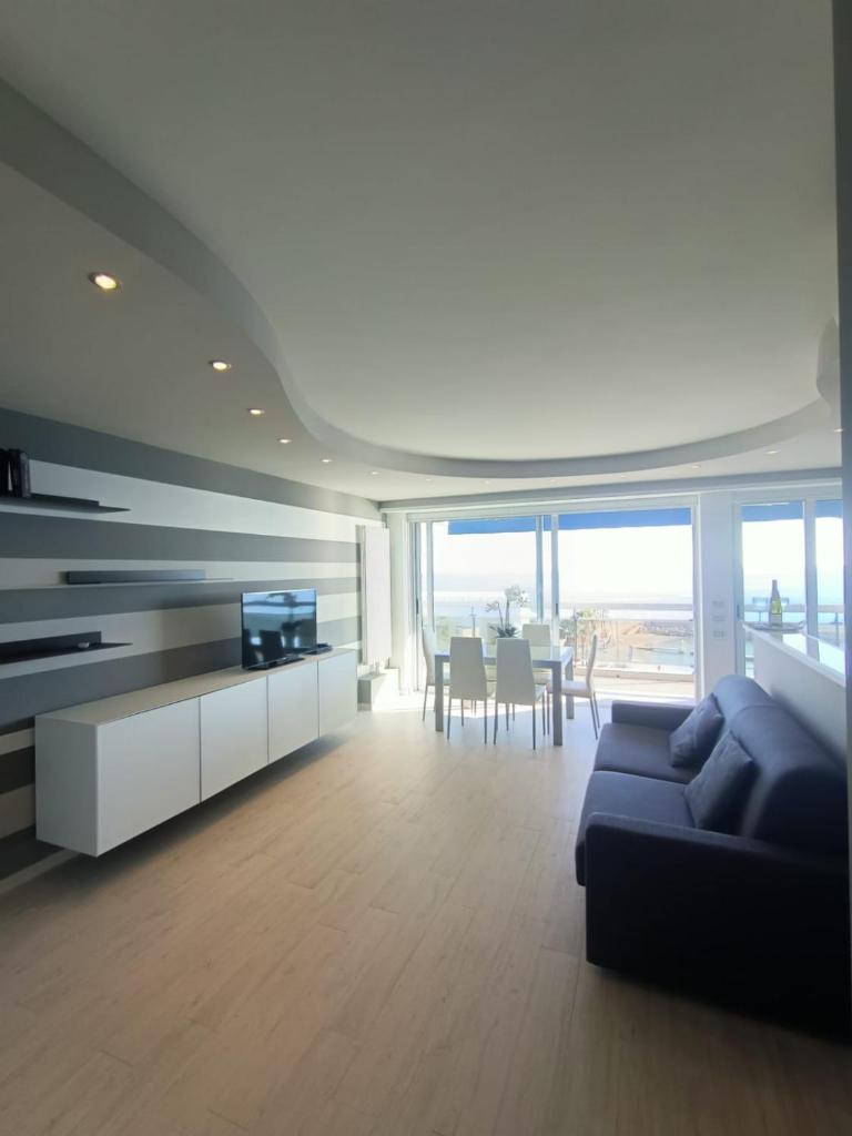 Belleview photo 1