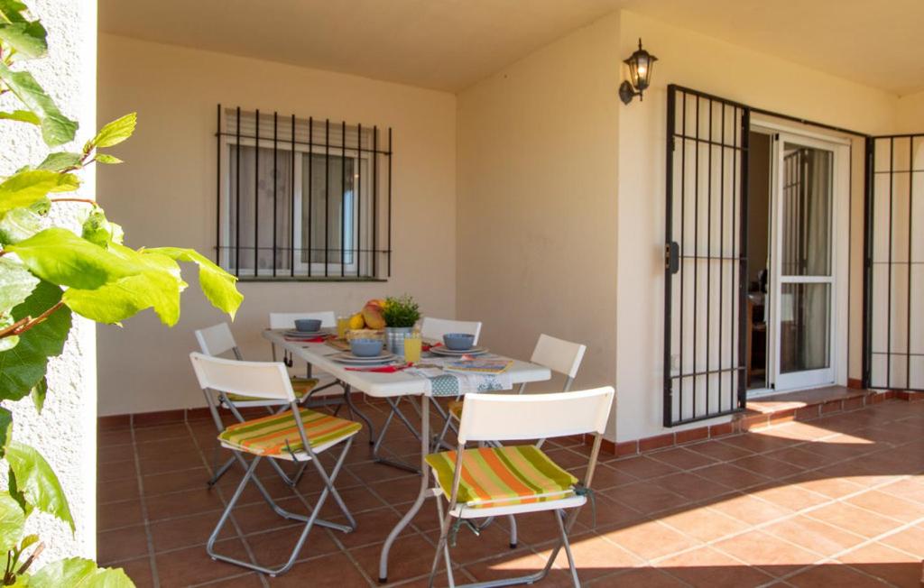 Apartamento en Torrox: 2 dormitorio wifi y piscina photo 2