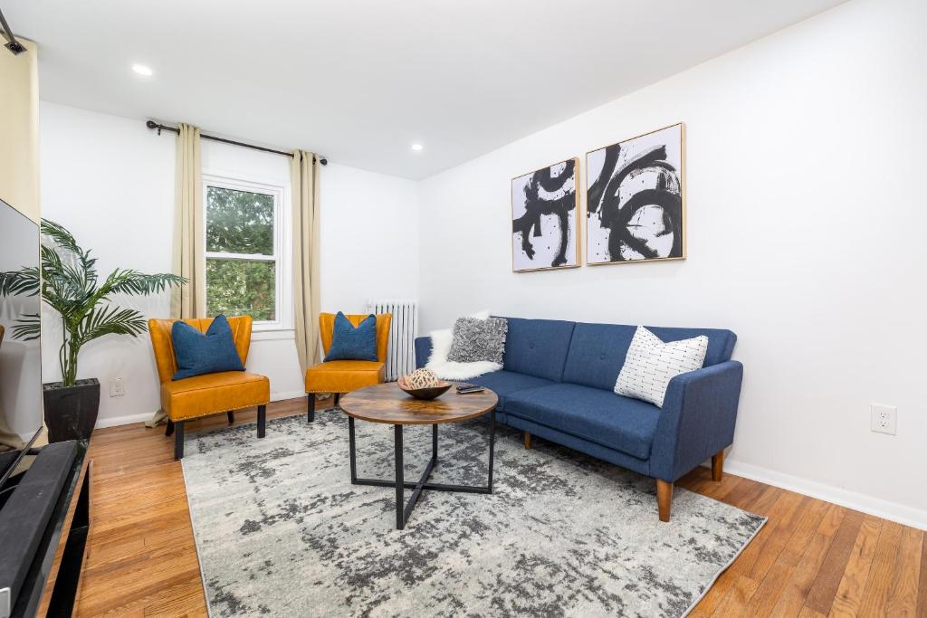 Lovely Ranch House in Windsor, 10 mins to Hartford Connecticut image