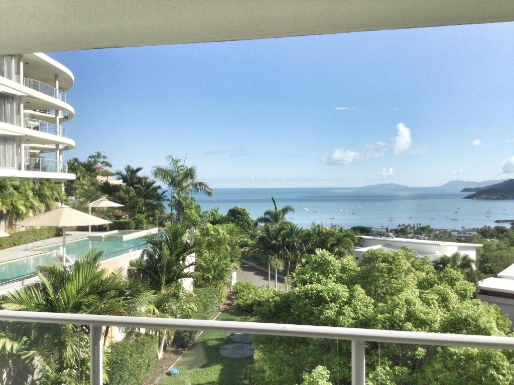 Three B Airlie 2 bedroom unit Seaviews & Pool photo 1