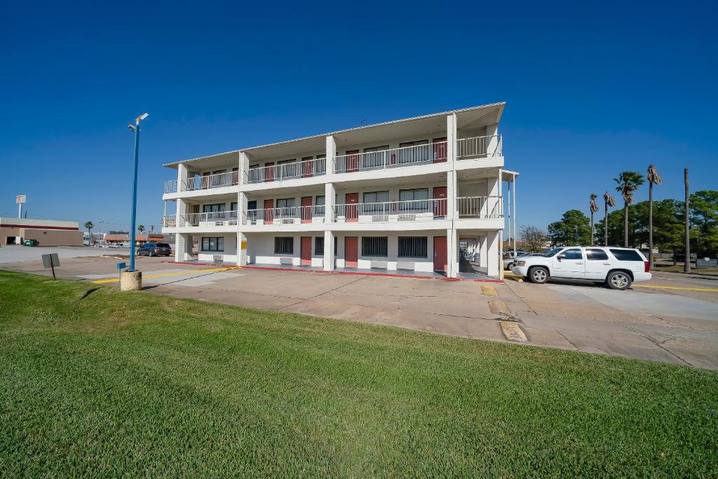 OYO Hotel Houston Humble IAH Airport HWY 59 photo 1