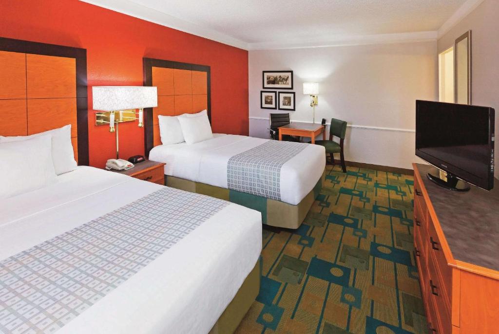 Baymont by Wyndham Lubbock - Downtown Civic Center photo 3