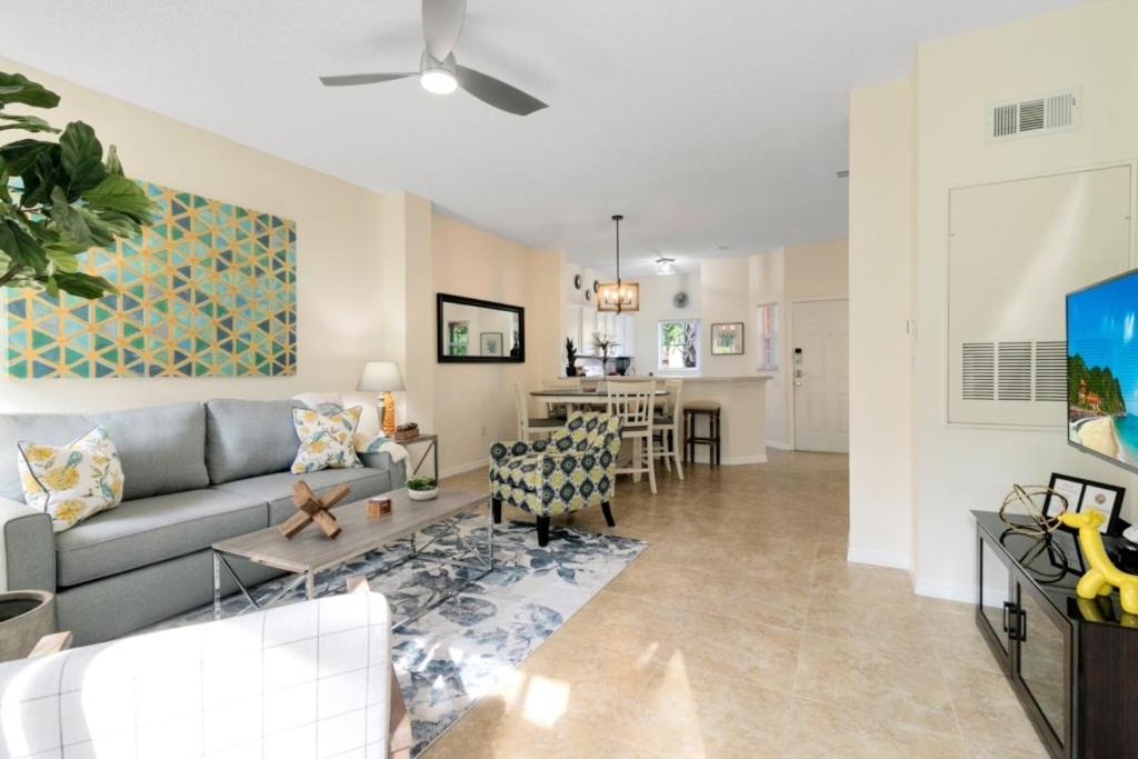 Minutes to Disney Boutique 3BR 2 5 Bath Coastal TH image