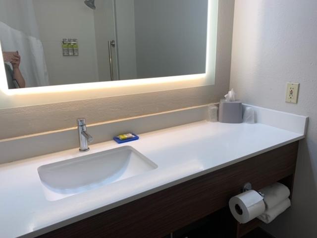 Holiday Inn Express Adrian, an IHG Hotel photo 3