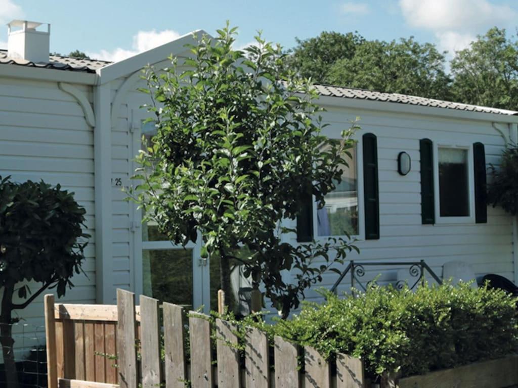Captivating chalet with a microwave, near the Wadden Sea photo 1