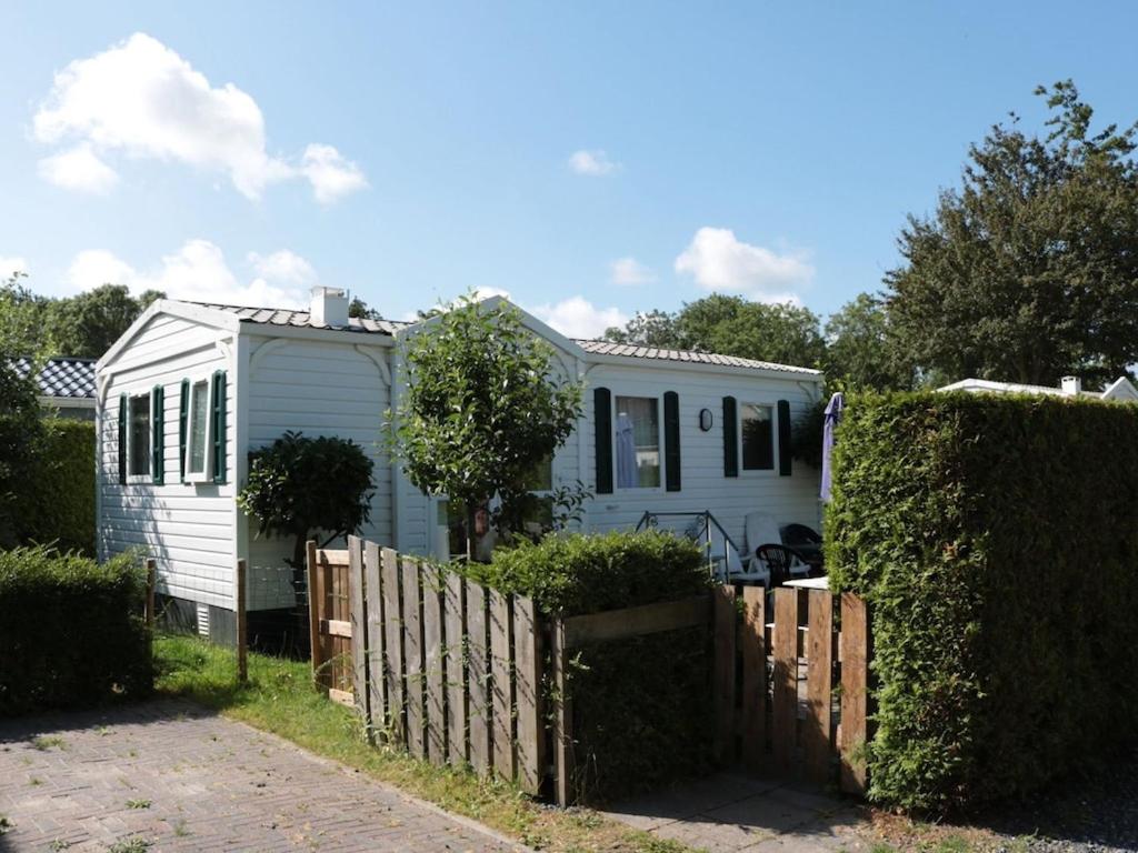 Captivating chalet with a microwave, near the Wadden Sea photo 3