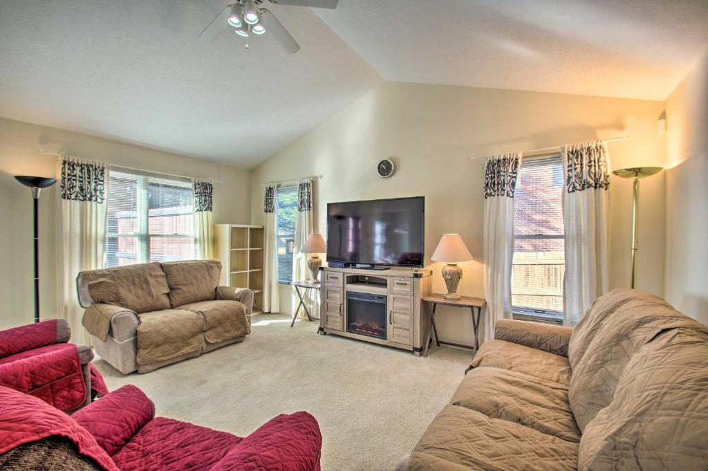 Central Harrisonburg Home with Fenced-In Yard! photo 2