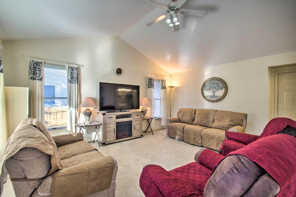 Central Harrisonburg Home with Fenced-In Yard! photo 3
