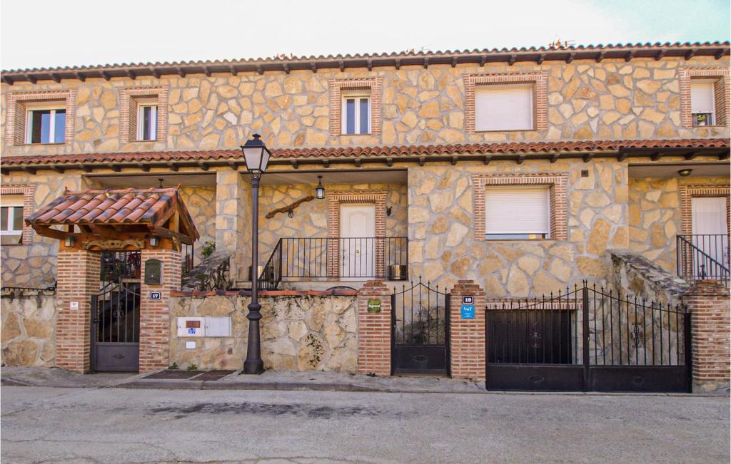 Awesome Apartment In Navaluenga With Wifi And 4 Bedrooms