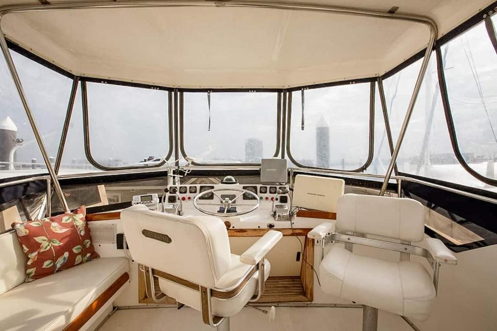 2BR Spacious & Comfy 43' Yacht - Heat & AC - On the Freedom Trail - Best Nights Sleep photo 1