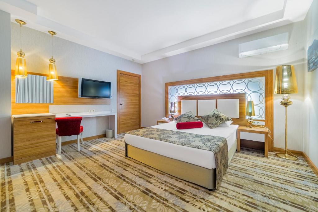 Justiniano Deluxe Resort – All Inclusive - Tap to explore photos