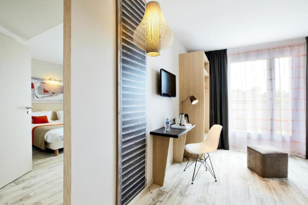 Kyriad Prestige Vannes Centre-Palais des Arts photo 4