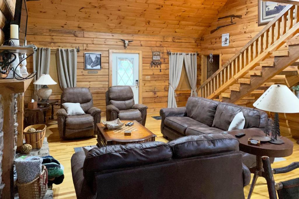 Cozy Trenton Cabin with Spa about 15 Mi to Lookout Mtn! photo 3